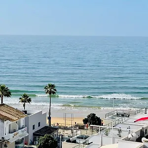 on-the-beach-stunning-apartment-albufeira-olhos-de-gua.hotelaalgarve.com/